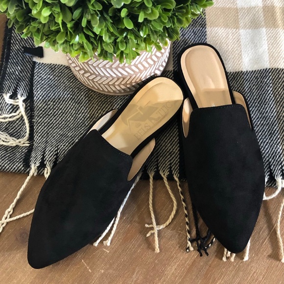 RESTOCKED❤️Everyday Essential Pointed Black Mules - Picture 3 of 5